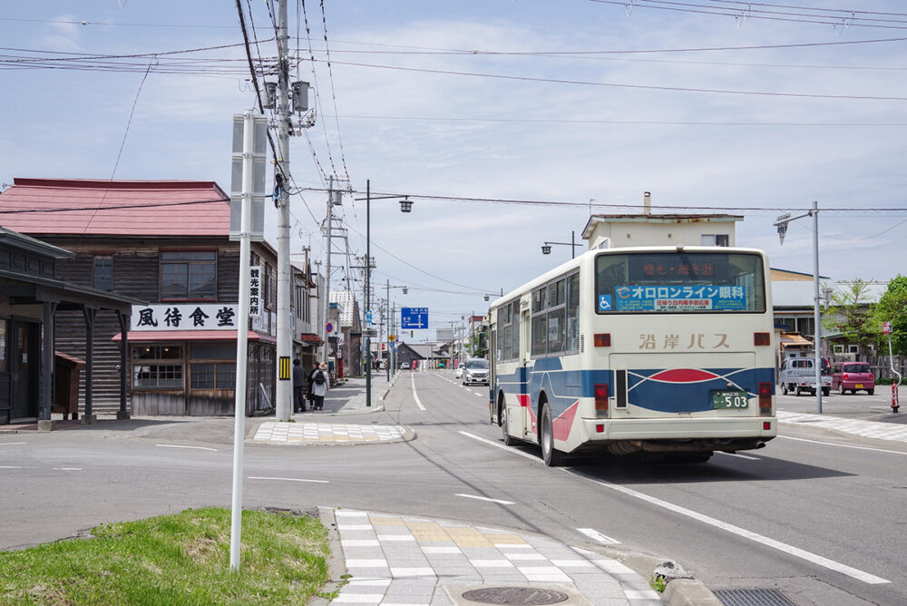 バスは旧増毛駅よりもさらに先まで向かう