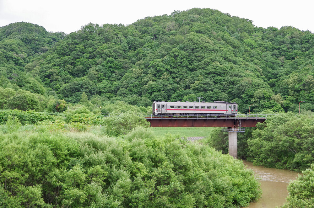 留萌駅へと向かう1両編成のディーゼルカー（2012年撮影）