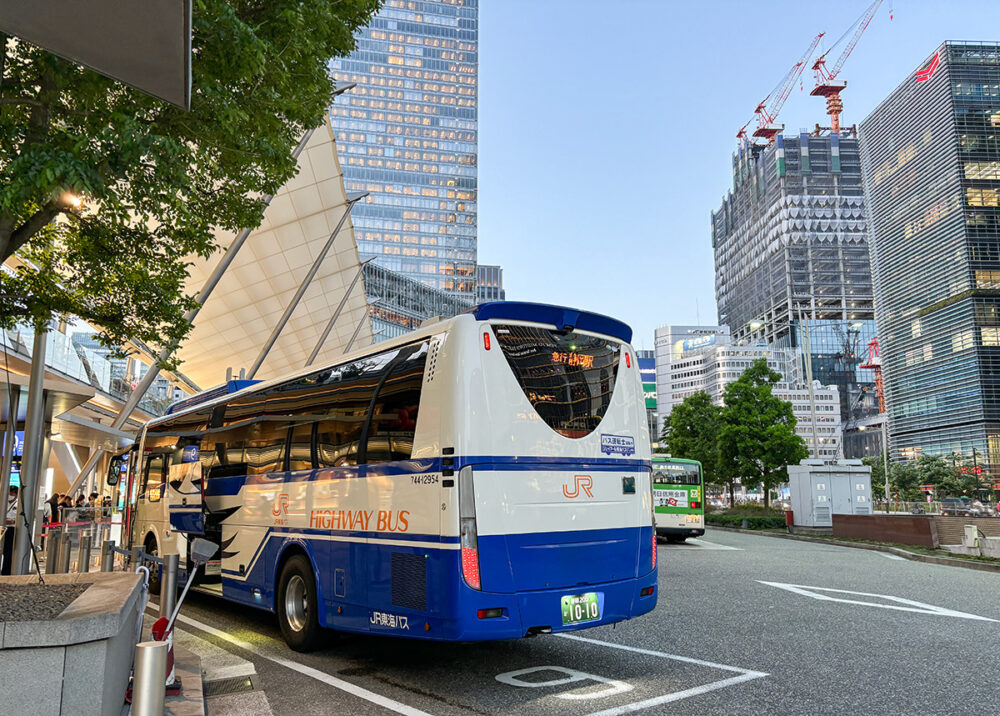 長い距離を安価で移動するのに強い高速バス