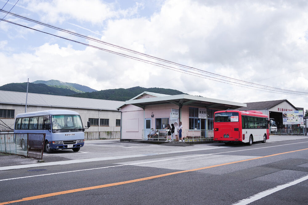 美良布で大栃方面への香美市営バスに乗り継ぎ可能