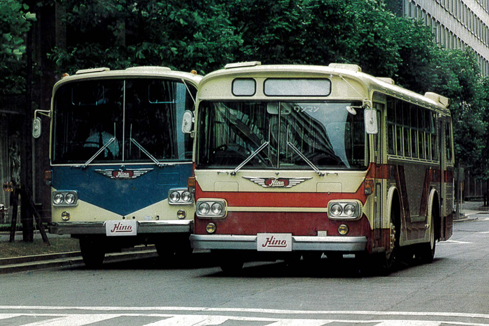 1977年に登場するやいなや超ベストセラーとなったマルチな大型車「日野RE」をカタログで見る!!