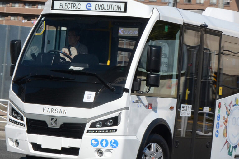 トルコからやってきた小型電気バス・カルサンe-JESTにさっそく試乗!!