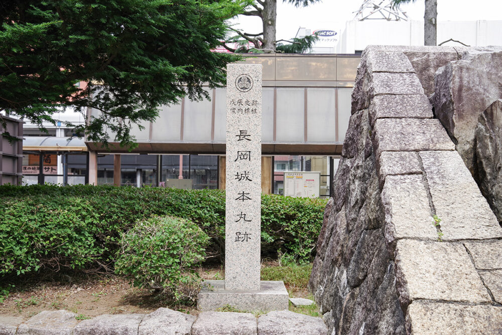 長岡城本丸跡のモニュメント