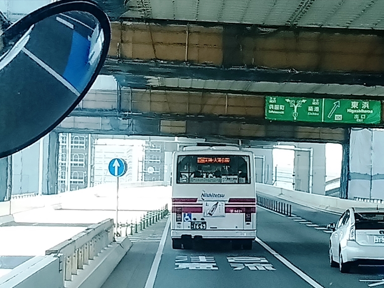 都市高速は走るが高速自動車国道は走らないので種別は「特急」