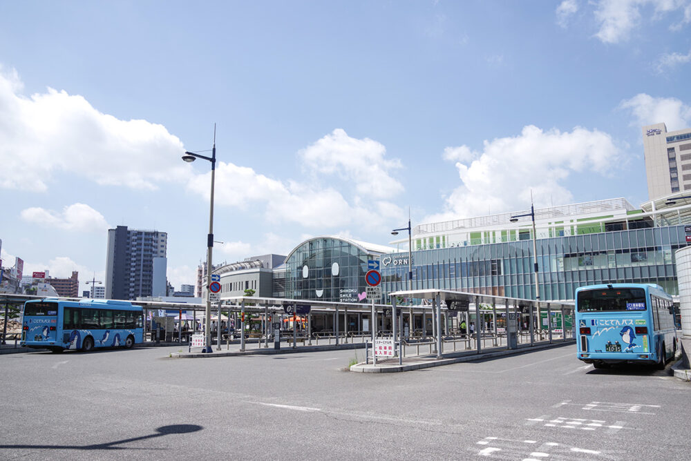 最長路線と深い関わりを持つ高松駅バスターミナル