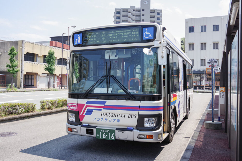 貴重な県境越え路線バスが四国にもあるってマジ!?　徳島バスの引田線がレアすぎた!!