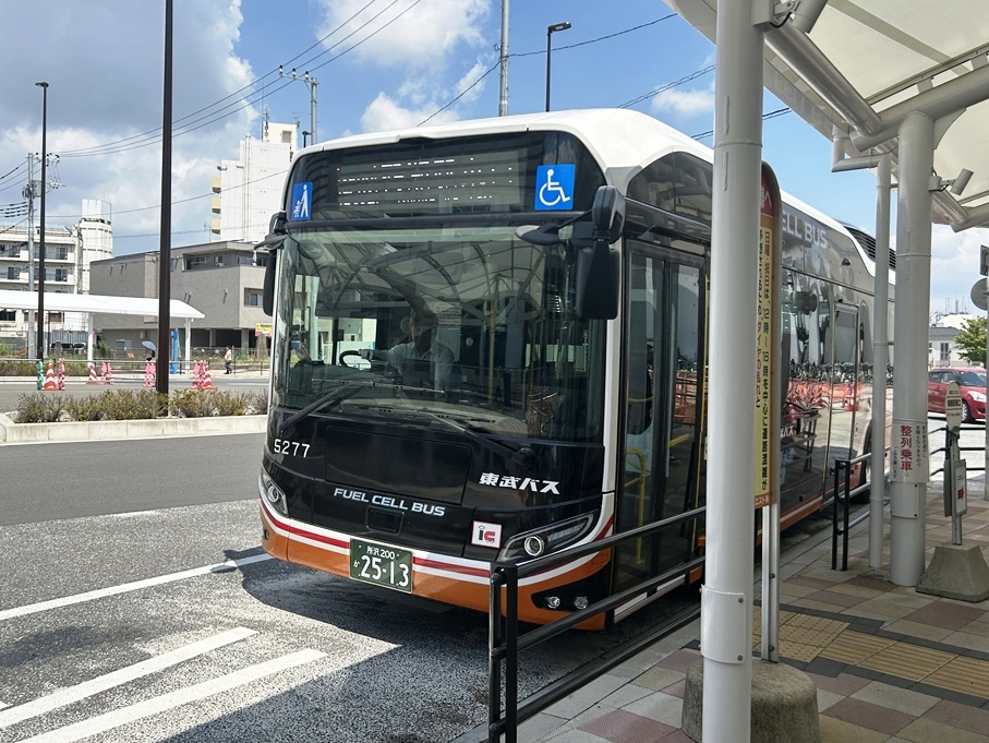 燃料電池車がイカツク登場！