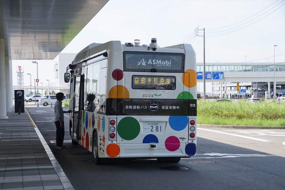 センサーだらけの自動運転バス