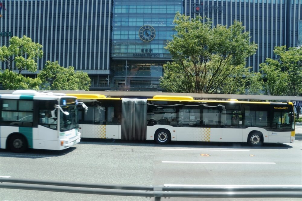 連節車も走る福岡市内