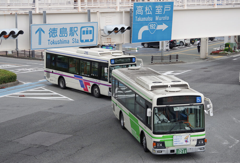 徳島駅前でバスを眺めてみると!?