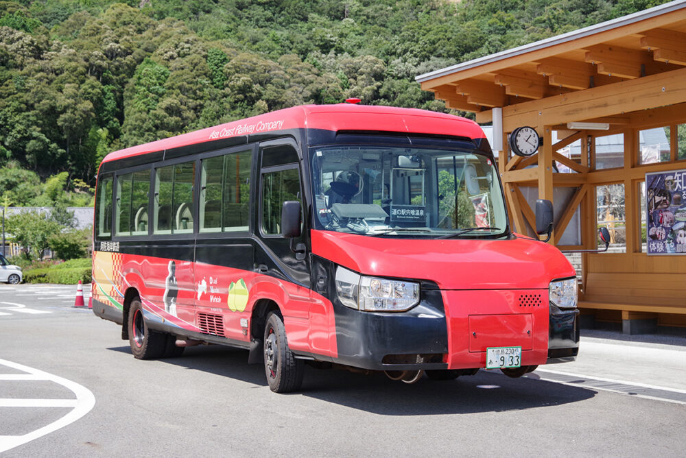 最近の旅客向け“軌陸両用車”といえば日本で開発されたDMV