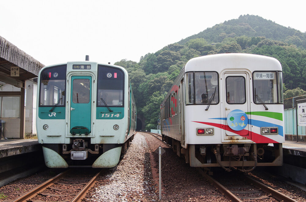 海部駅でJR牟岐線と阿佐海岸鉄道線が並ぶ（2013）