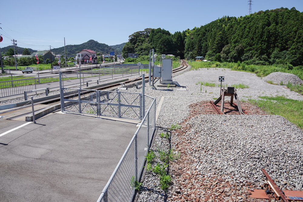 阿波海南駅の線路配置。左がDMV、右がJR牟岐線