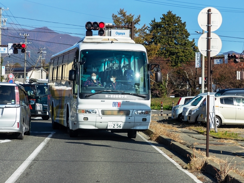 12m車でも曲がれるので乗用車ならばまったく問題ない