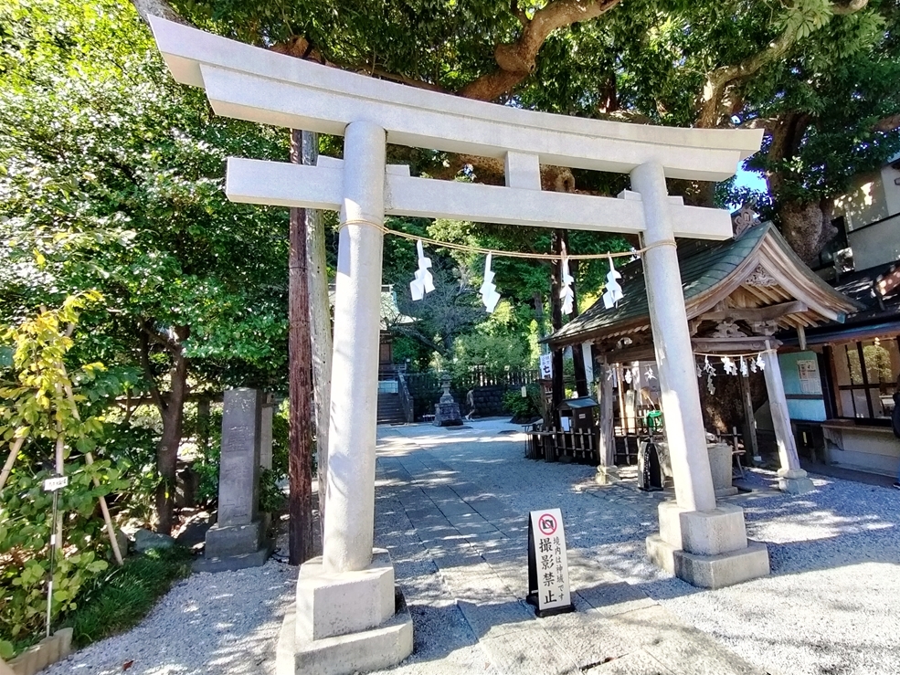 鳥居より神社側の境内は撮影禁止