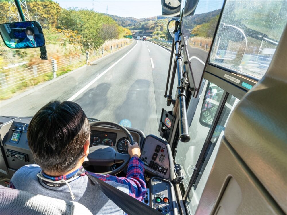 【バス運転士不足問題】シニアの求人は西高東低だと？　手遅れにならないうちに対策を!!