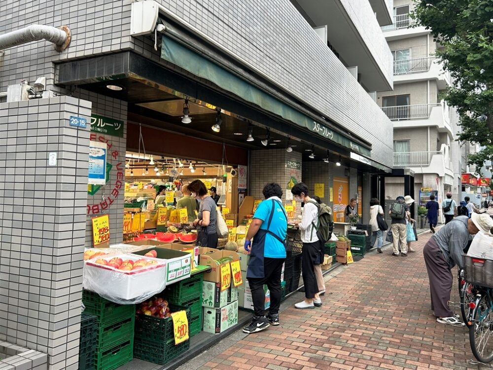 時には行列もできるスターフルーツ