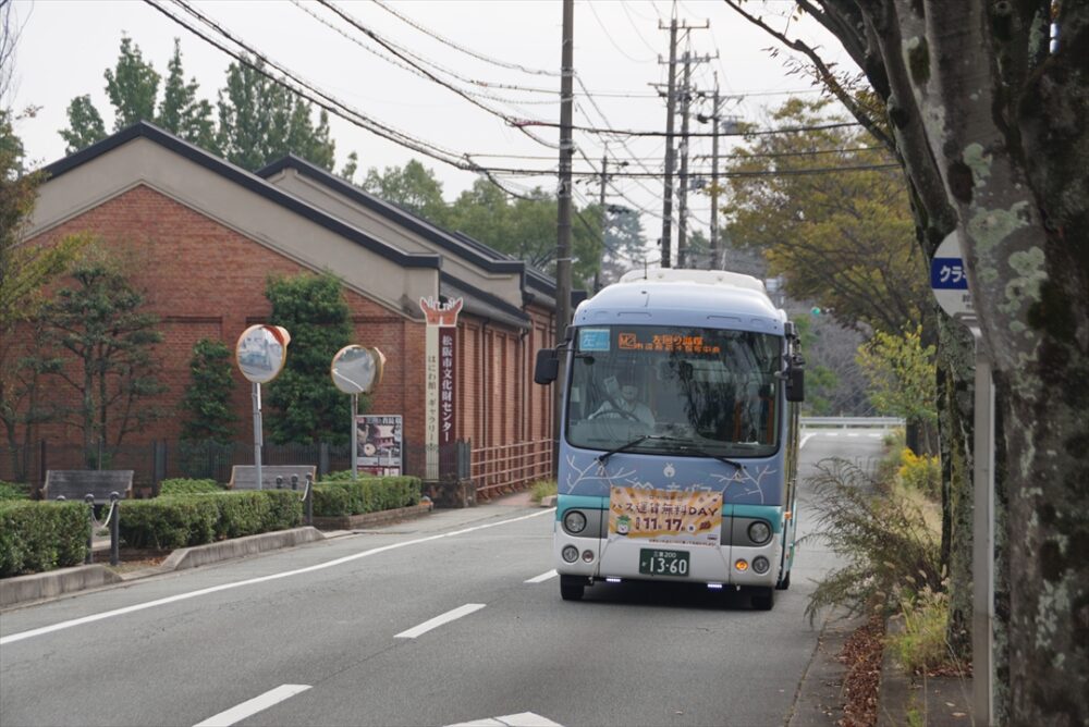 鈴の音バスで歴史散策も！