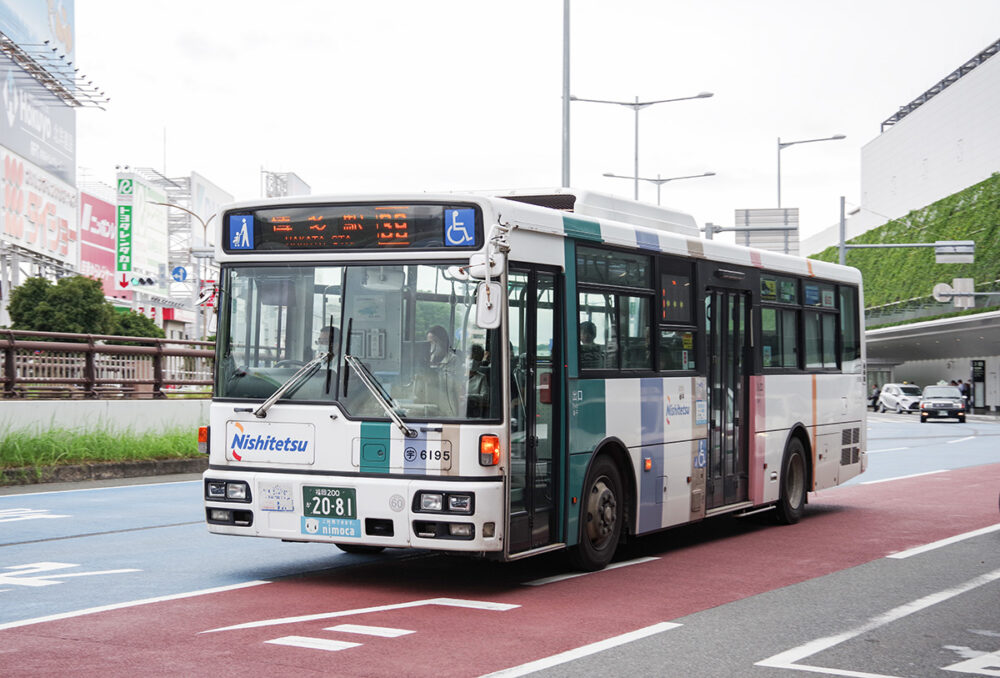 博多駅〜福岡空港間には普通の路線バスが運行している