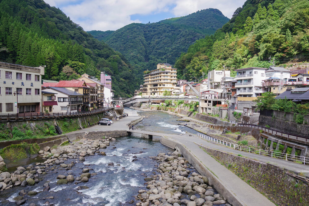 温泉地のオイシイ要素が全部詰まっている!?