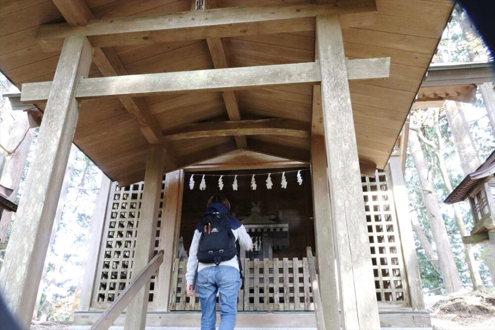 オオカミ様が住まうお社にもご挨拶