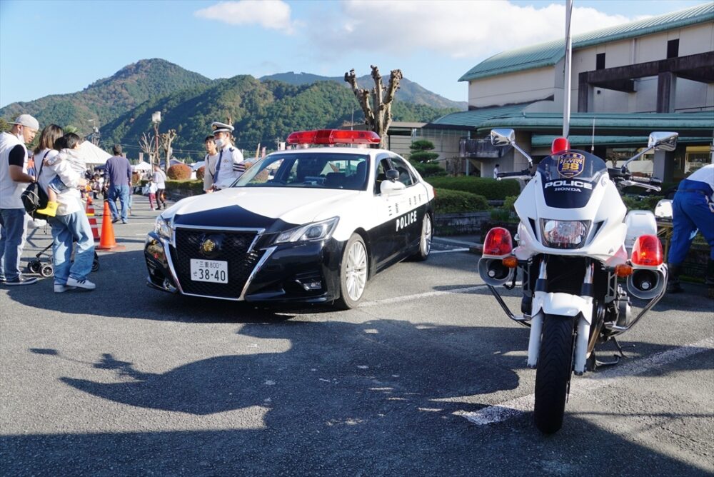 三重県警も車両展示