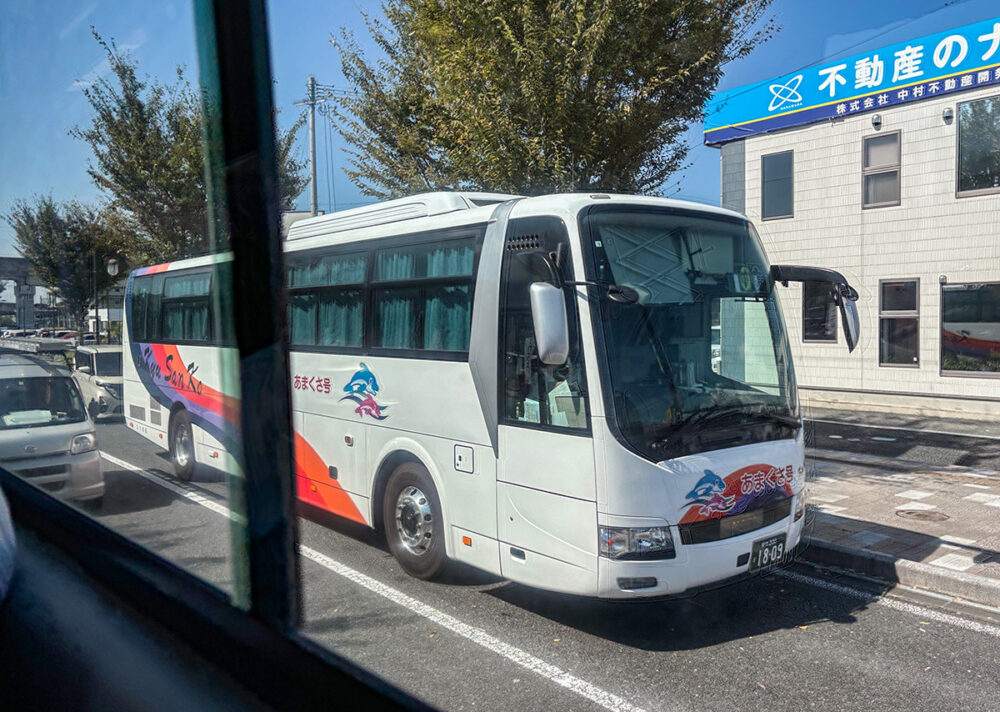 熊本行きの快速あまくさ号とすれ違う