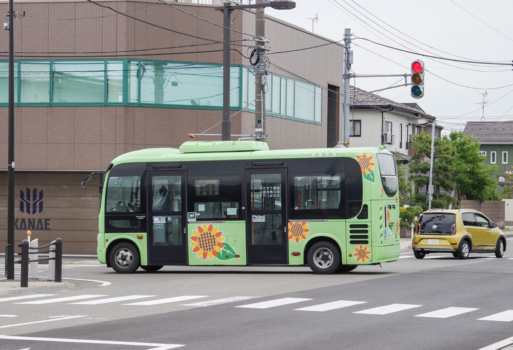 柏崎市街の循環バス「ひまわり」（新潟県）