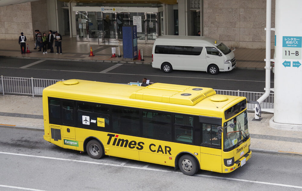 出会うと嬉しい!? 中型路線車を使用したレンタカー店専用送迎バス