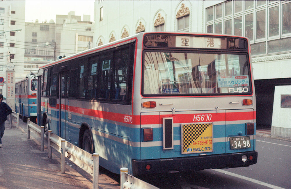 京急のノンステップバスの後方。後軸以降は通常のエアロスターと同じ標準床となっていた