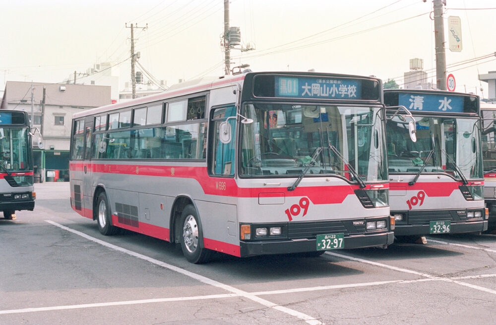 東急バス新交通システム用に導入されたエアロスターP-MP618K。現行標準塗装の基礎となったデザインを初採用した