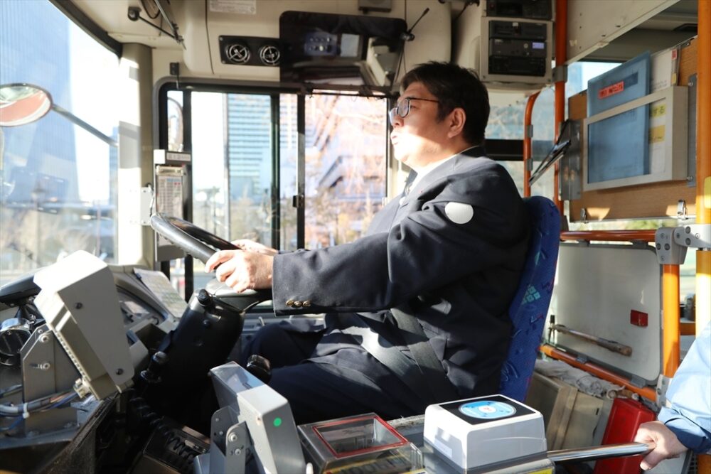 運転そのものは難しくないがドア扱いや放送操作までしなければならないワンマンバスはなかなか大変