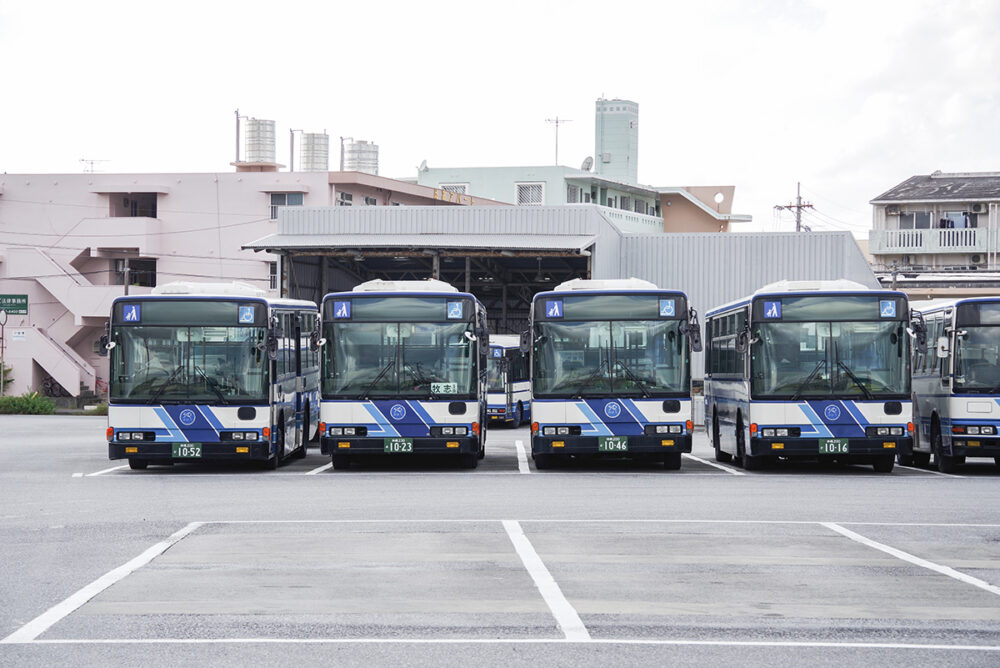 元・神奈中の三菱ふそうエアロスターが4台並ぶ