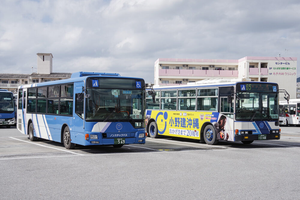 乗り方が独特な沖縄の路線バス……ほかの地域と比べたときの車両的な違いと特徴を精査した件