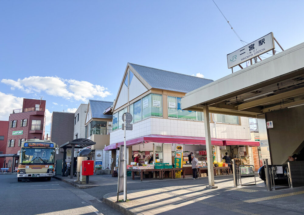 二宮駅では、乗ってきた平47系統が系統を変えてそのまま先まで行く