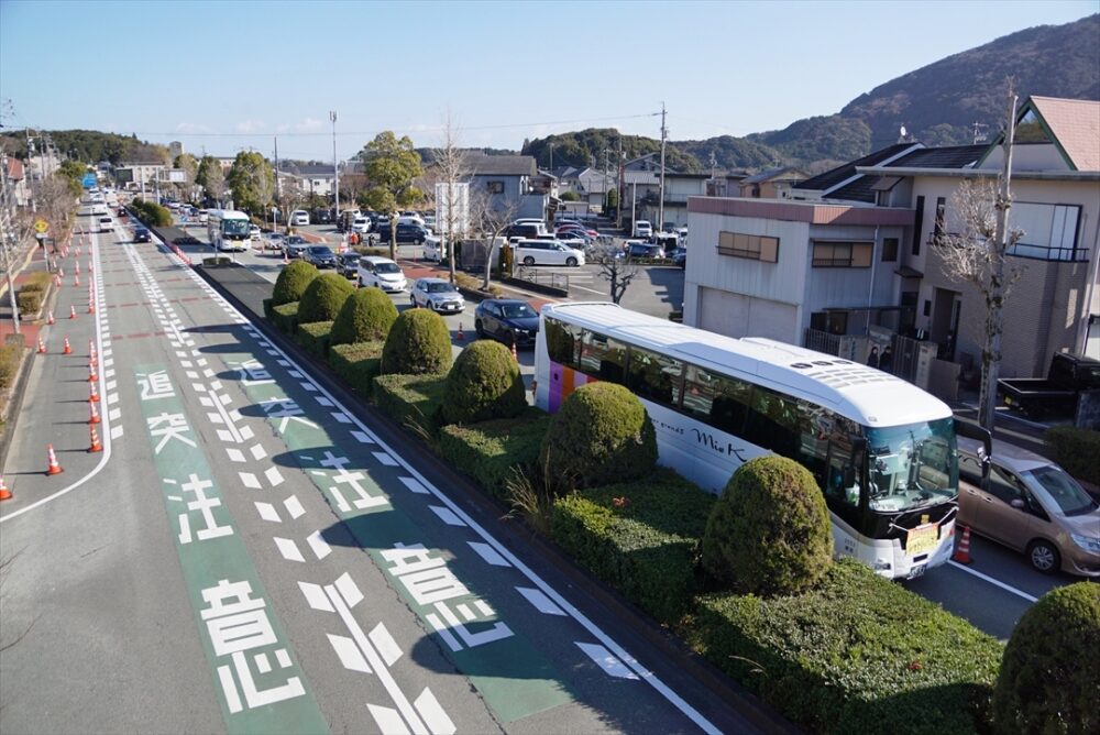 自家用車では駐車場待ちと渋滞で動けない