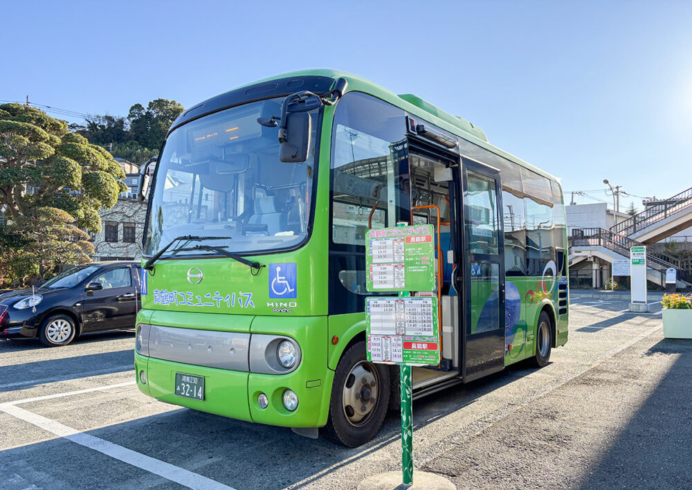真鶴町コミュニティバス。真鶴駅〜真鶴駅を循環するタイプだ