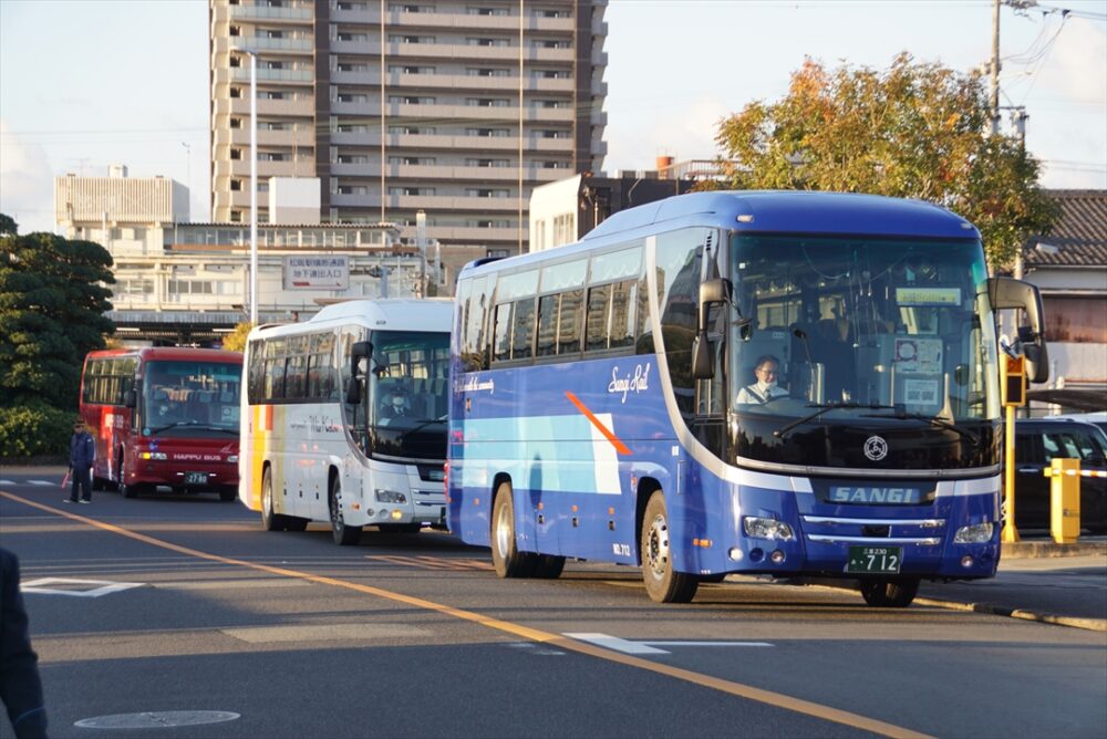 三岐観光バスは日野セレガのスーパーハイデッカーで参戦！