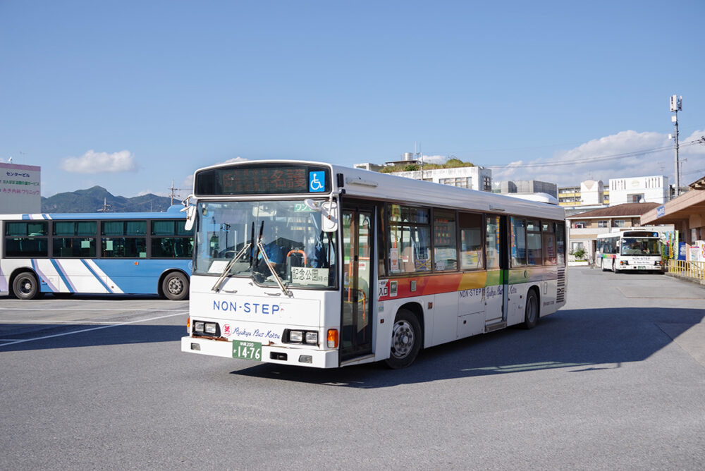 元神奈中の大型路線車のほか、元京急バスの中型ロング車も運用に入っていた