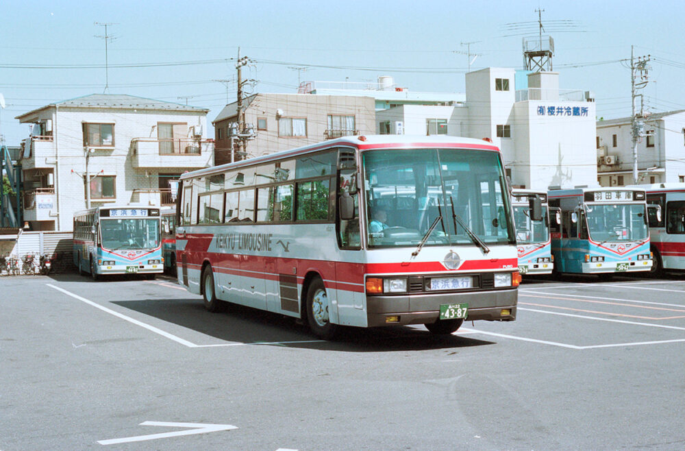 初代エアロバスのリムジン車は羽横線のほか川崎駅との間を結ぶ川羽線にも使用された