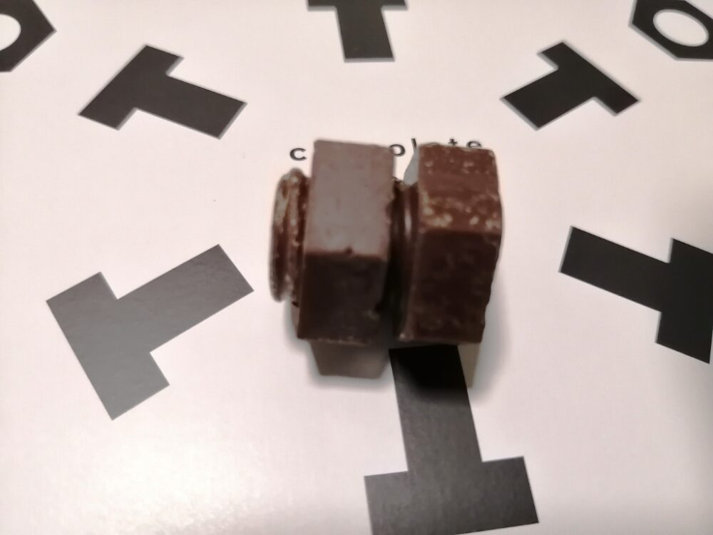 北九州のお土産にねじチョコはいかが？ボルトとナットは本当に締めることができる！