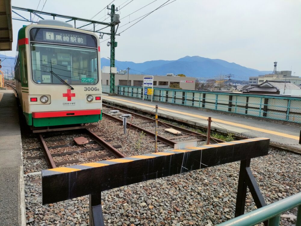 終端駅だが福岡市まで延伸の計画があった名残