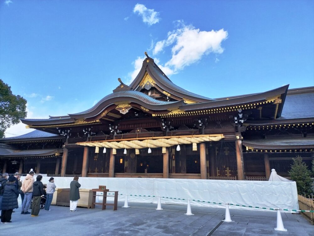 社殿の中で御祈祷が行われる