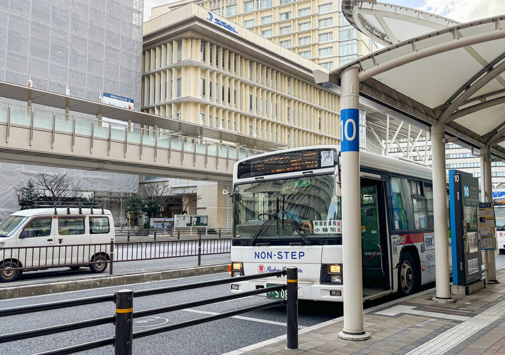 旭橋・那覇バスターミナルに到着。このバス停は「那覇バスターミナル」とほぼ同じ場所にある