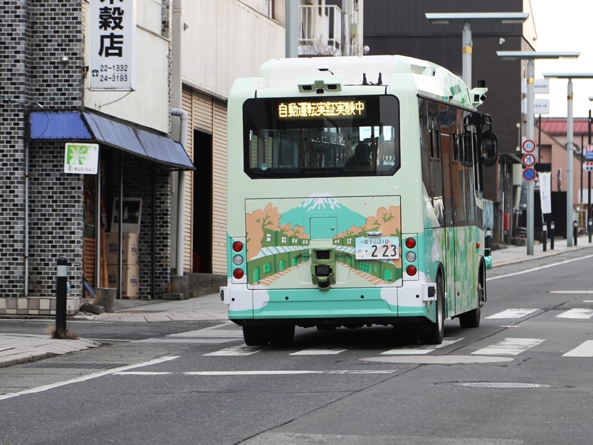 郊外での走行をするのであればもう少し最高速が欲しいところ