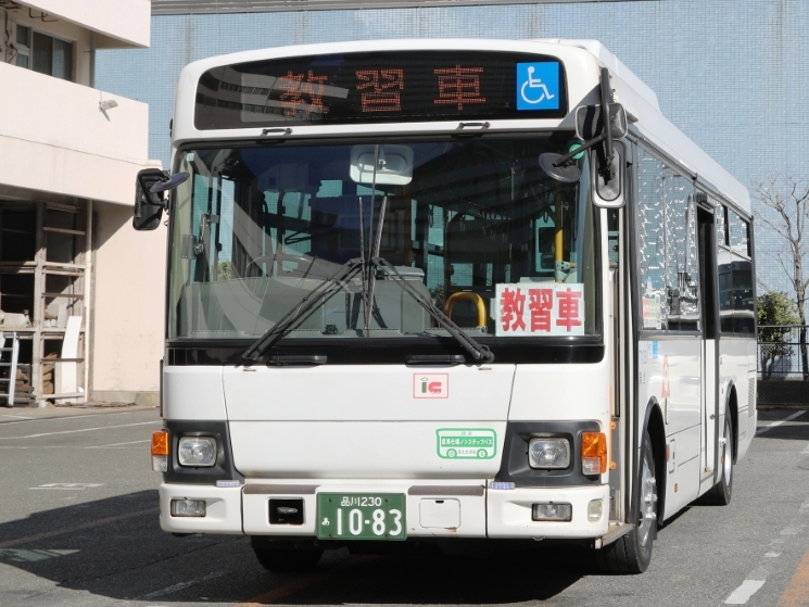 車両は中型の日野レインボー