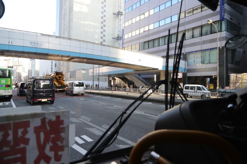 バスベイはもちろん前後の駐車もやめて！