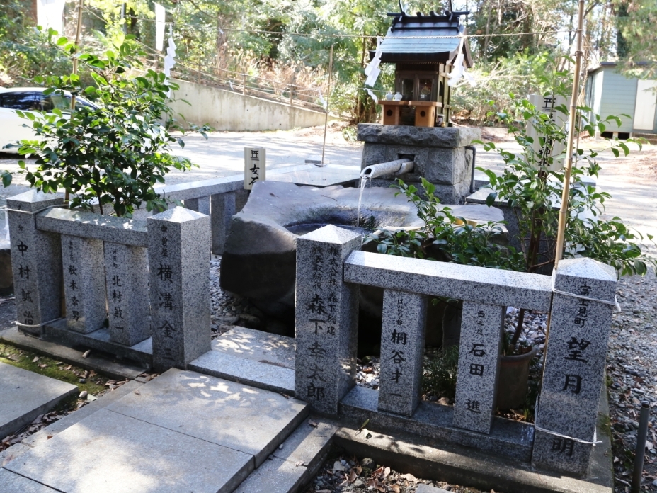 御神水は「井之明神水」として別にお祀りされている