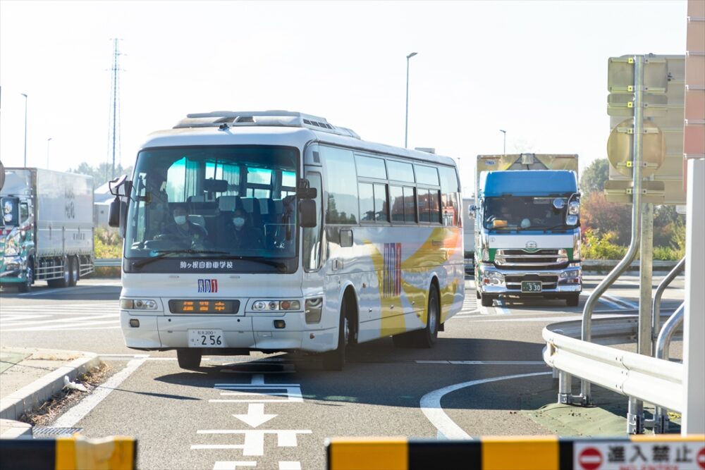 車長が長いと曲がるのに気を遣う