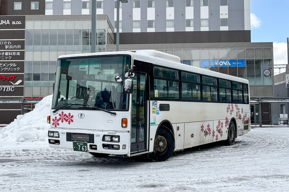 空港連絡バス仕様の2010年式日産＋96MC（旭川電気軌道・北海道）